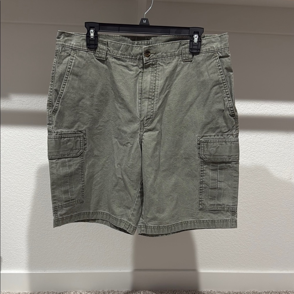 L.L. Bean Green Cargo Shorts Classic Fit - Picture 1 of 6